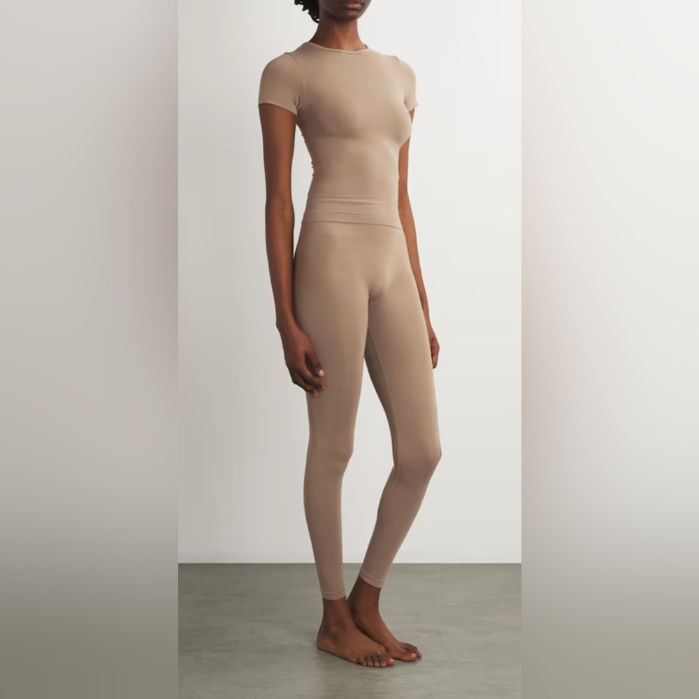 Skims Soft Seamless Smoothing Legging medium NWOT